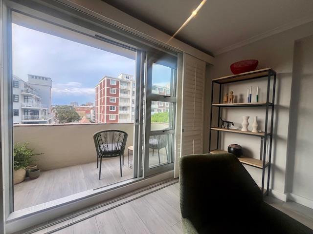 To Let 2 Bedroom Property for Rent in Sea Point Western Cape